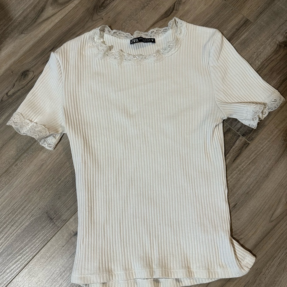 Zara Ivory Ribbed Top w/ Lace – M Discounted